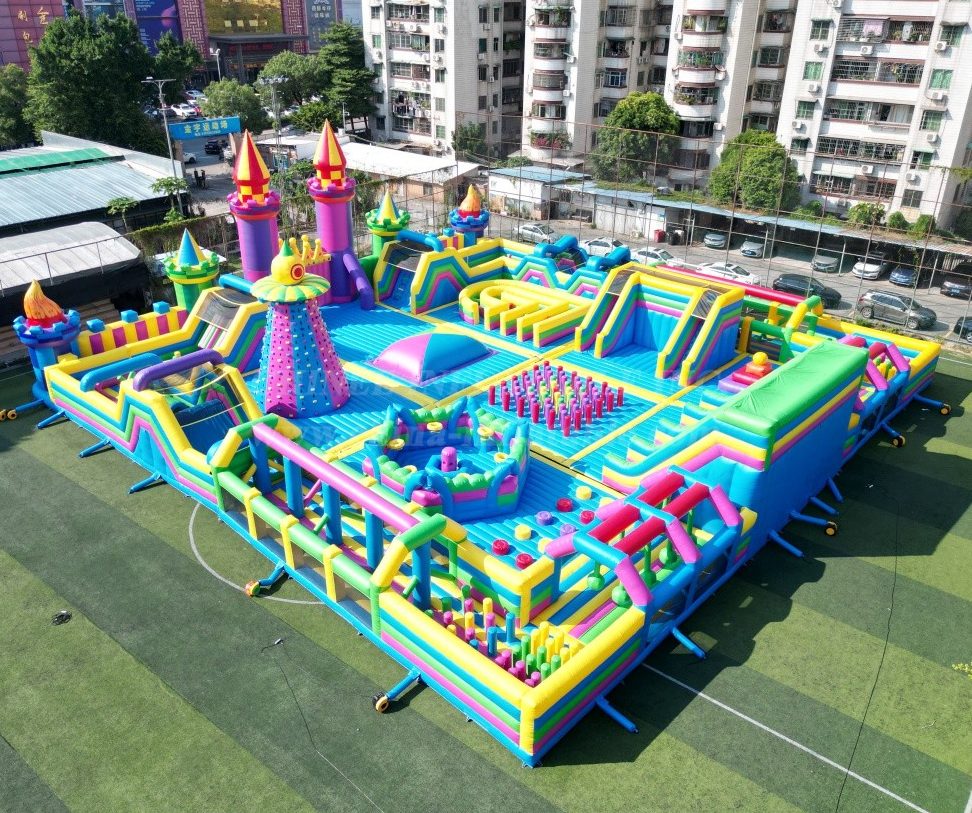 GF2-160 Ultimate Giant Inflatable Kingdom